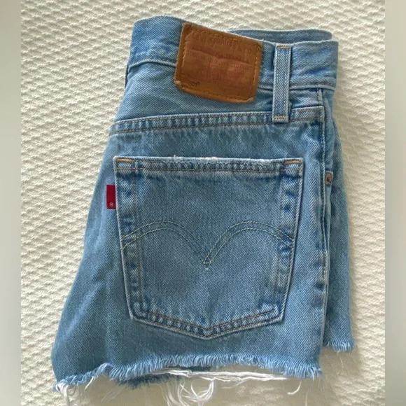 Premium Levis Shorts - Picture 4 of 10